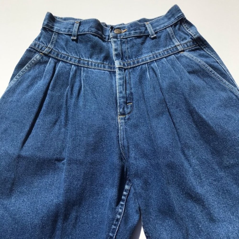 Lee Vintage Hi-Waist Pleated Jeans.